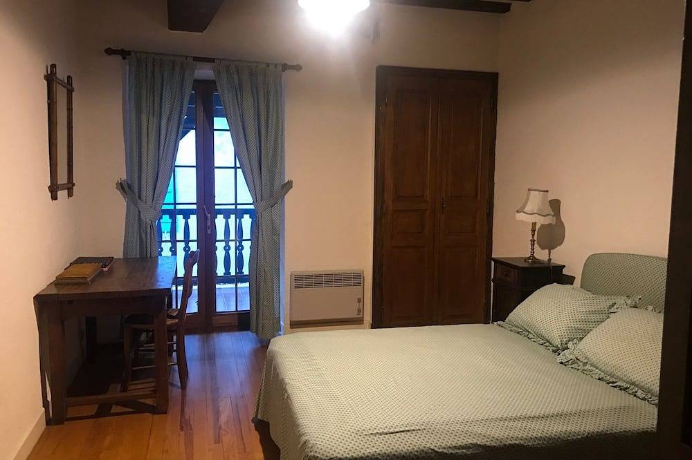 Maison de vacances au coeur du village in Borce, Béarn