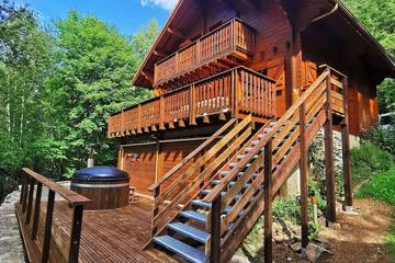 Gîte pour 9 personnes, avec jardin ainsi que balcon et jacuzzi, animaux acceptés à Anould