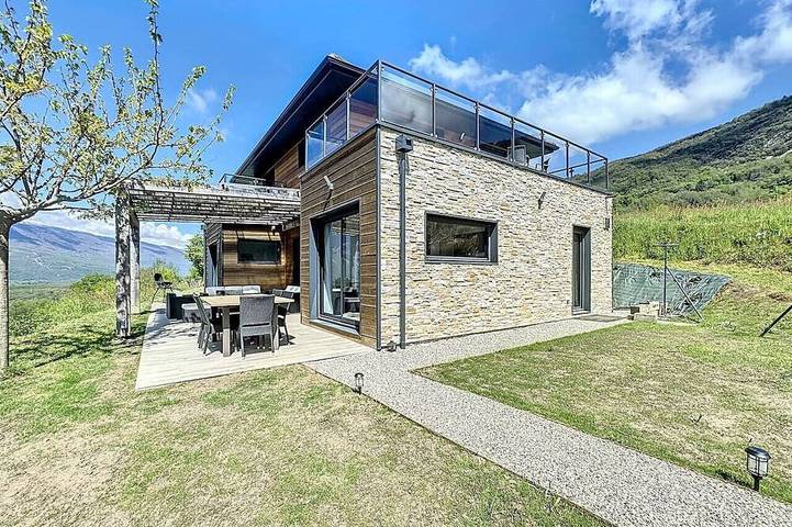 Location de vacances pour 6 personnes, avec terrasse ainsi que sauna et jardin à Chindrieux