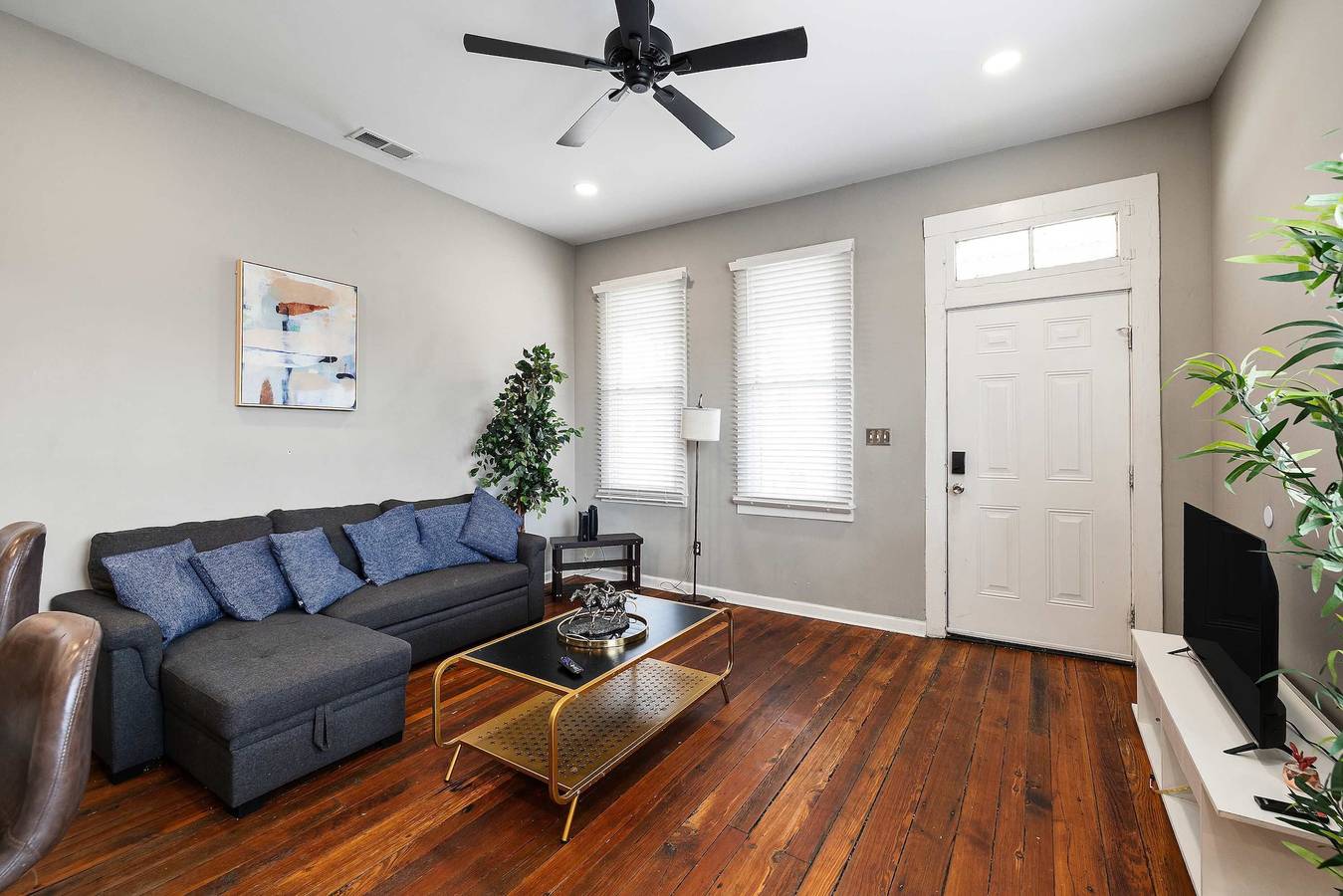 Vacation Rental for 9 Guests in Louisville, Kentucky