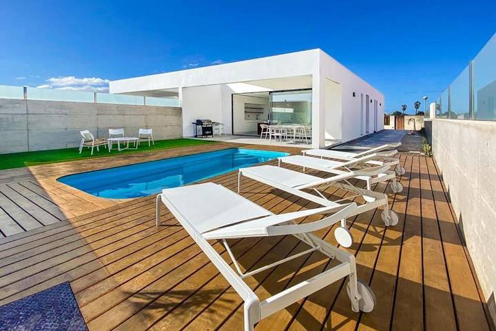 Maison de vacances pour 5 personnes, avec terrasse ainsi que jardin et piscine