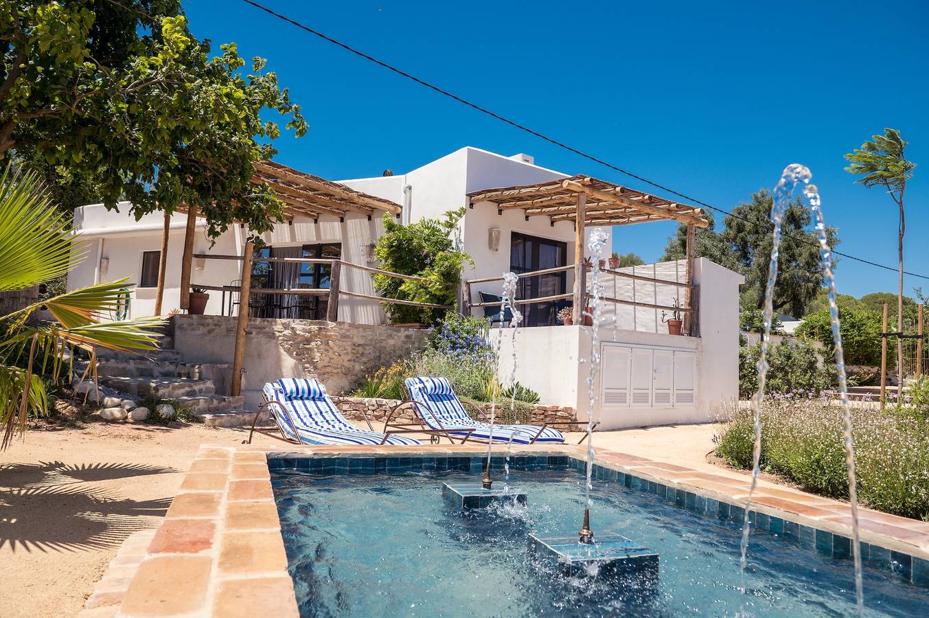 Villa 'Casa La Cigüeña' with stunning views, Terrace, Wi-Fi and Air Conditioning
