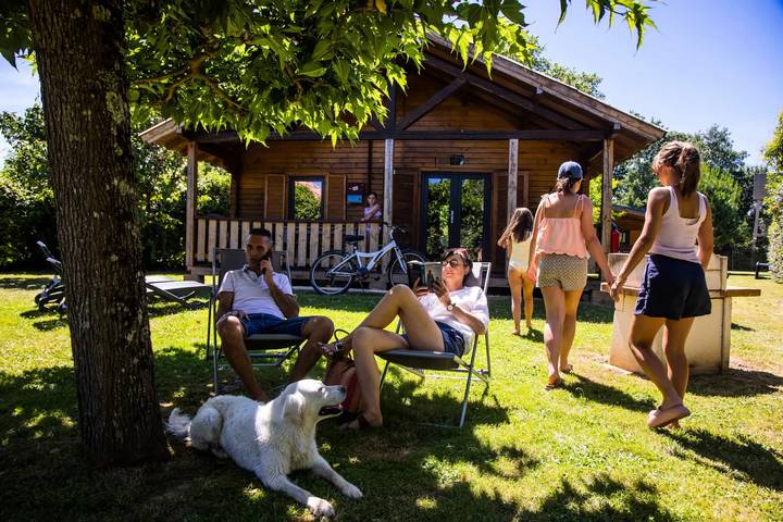 Klimatisiertes Chalet - 35m2 + überdachte Terrasse von 14m2 - Haushalt Inklusive*. 4 Personen in Brens, Albi und Umgebung