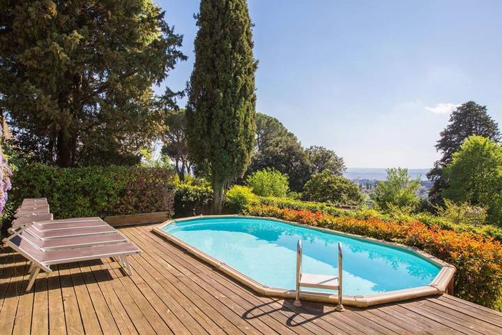 Villa for 12 people, with Balcony and Terrace as well as Garden and Pool in Florence