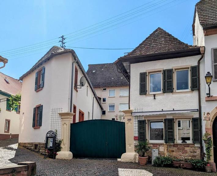 Ferienwohnung für 4 Personen, mit Terrasse und Ausblick in Hambach (Neustadt)