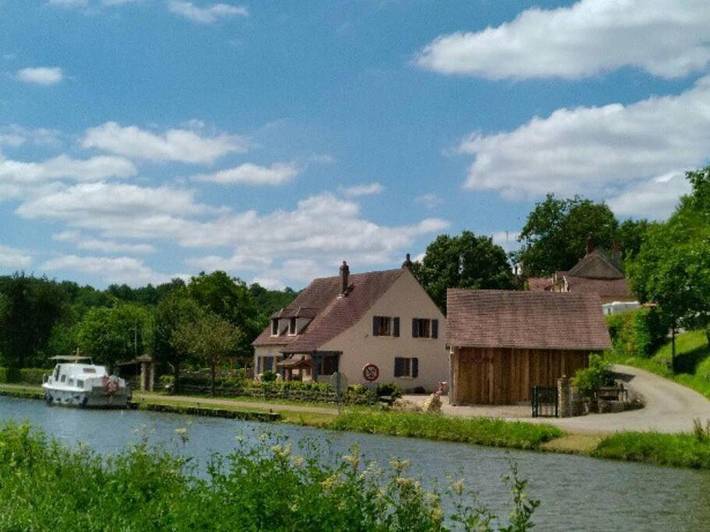 Location de vacances pour 14 personnes, avec Jacuzzi et Terrasse ainsi que Jardin et Vue dans Chevroches
