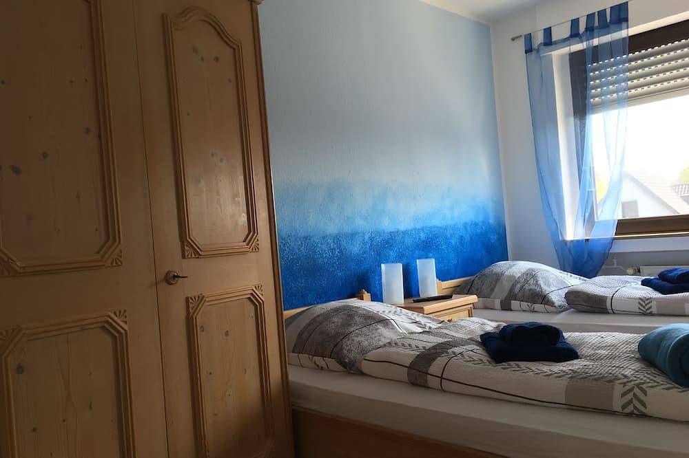 Ganze Wohnung, 4 Zimmer Wohnung mit Balkon \n(und Garten - !! aktuell nicht nutzbar !!) in Troisdorf, Rhein-Sieg-Kreis