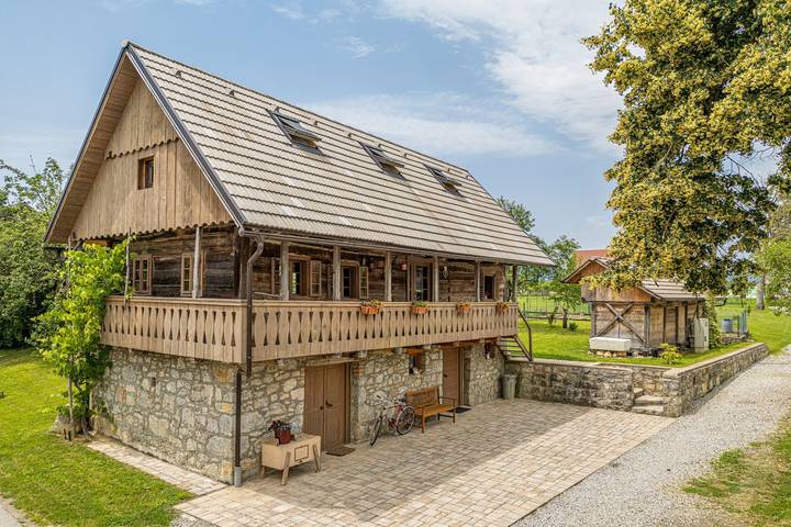 Ferienhaus für 7 Personen, mit Balkon und Kinderpool sowie Sauna in Möttling