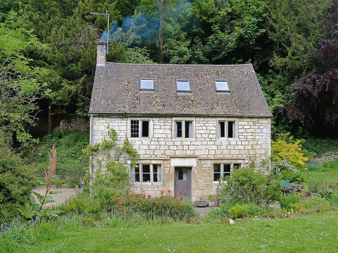 Driftcombe Farmhouse in Stroud, Gloucestershire