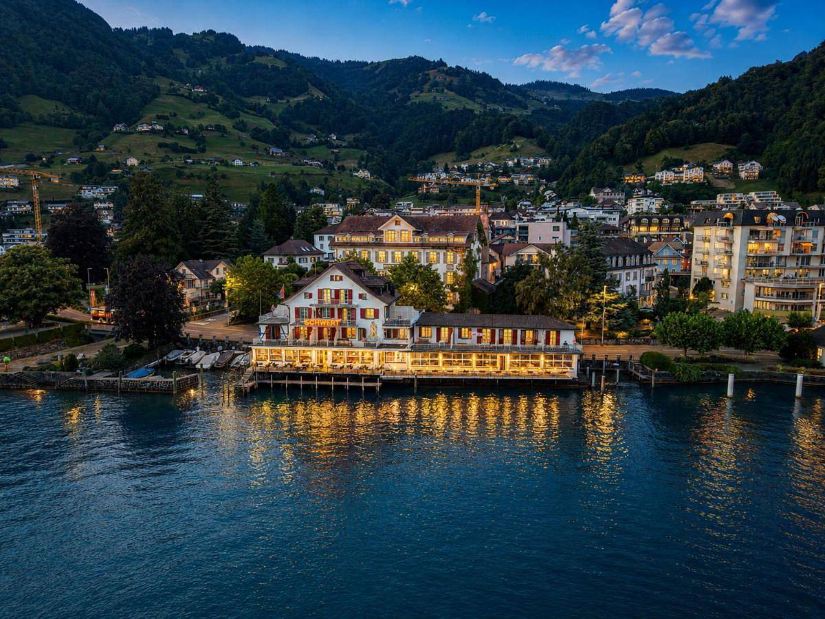 Seehotel Schwert in Vierwaldstättersee (SZ), Lac des Quatre-Cantons