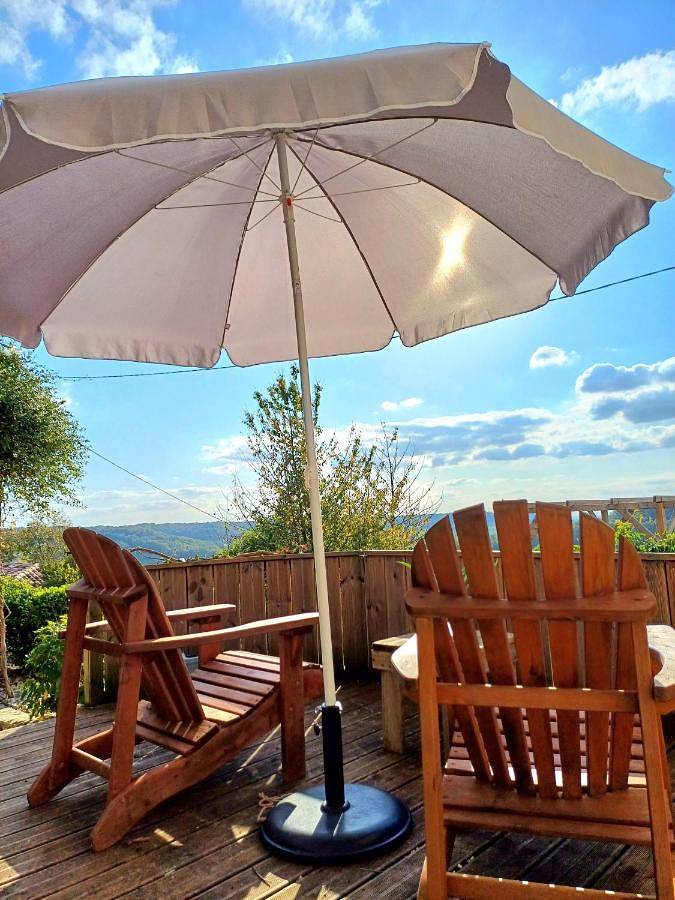 Vakantiehuis voor 2 personen, with tuin and uitzicht op het meer as well as uitzicht in Lot