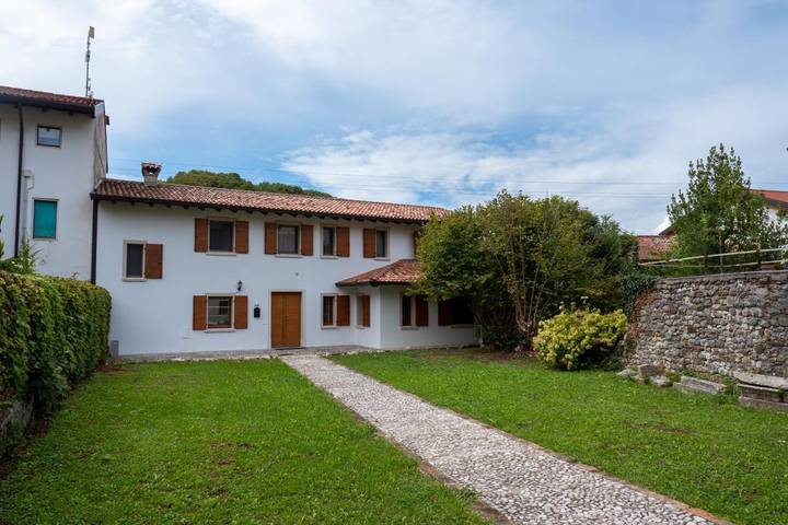 Chambre d’hôte pour 2 personnes, avec Terrasse ainsi que Jardin et Vue à Meduno