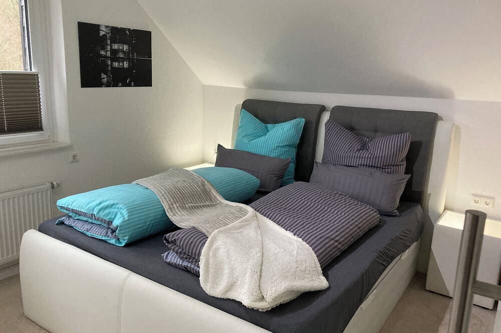 Ganze Wohnung, Ruhige Fewo, gut zum Spazieren und Einkaufen im Outlet-Center. in Neumünster, Schleswig-Holstein Binnenland