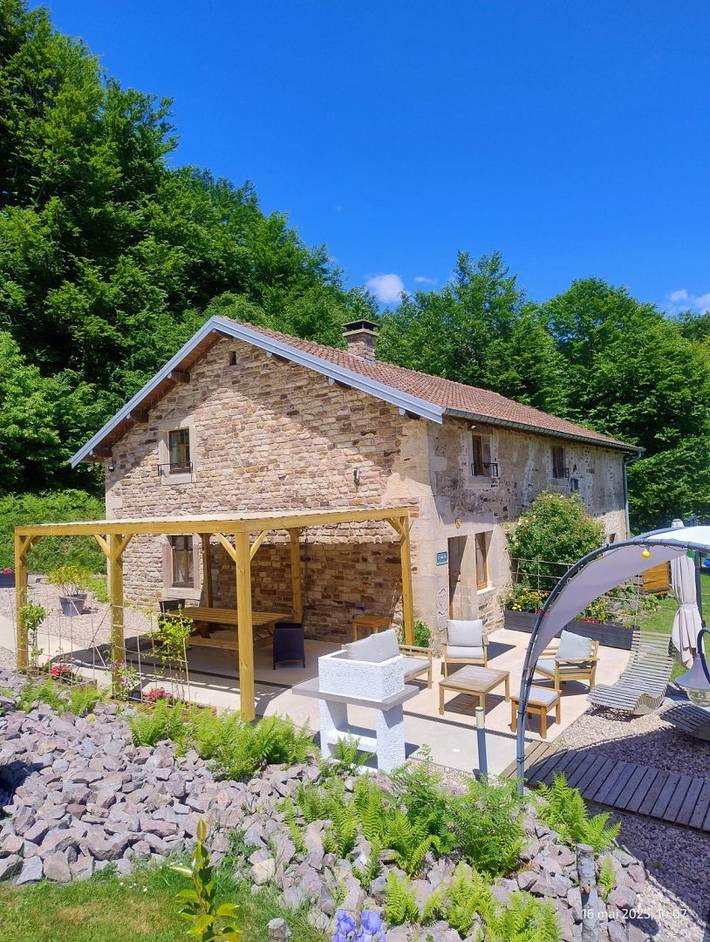Gîte pour 6 personnes, avec terrasse ainsi que jacuzzi et jardin dans les Vosges - 4
