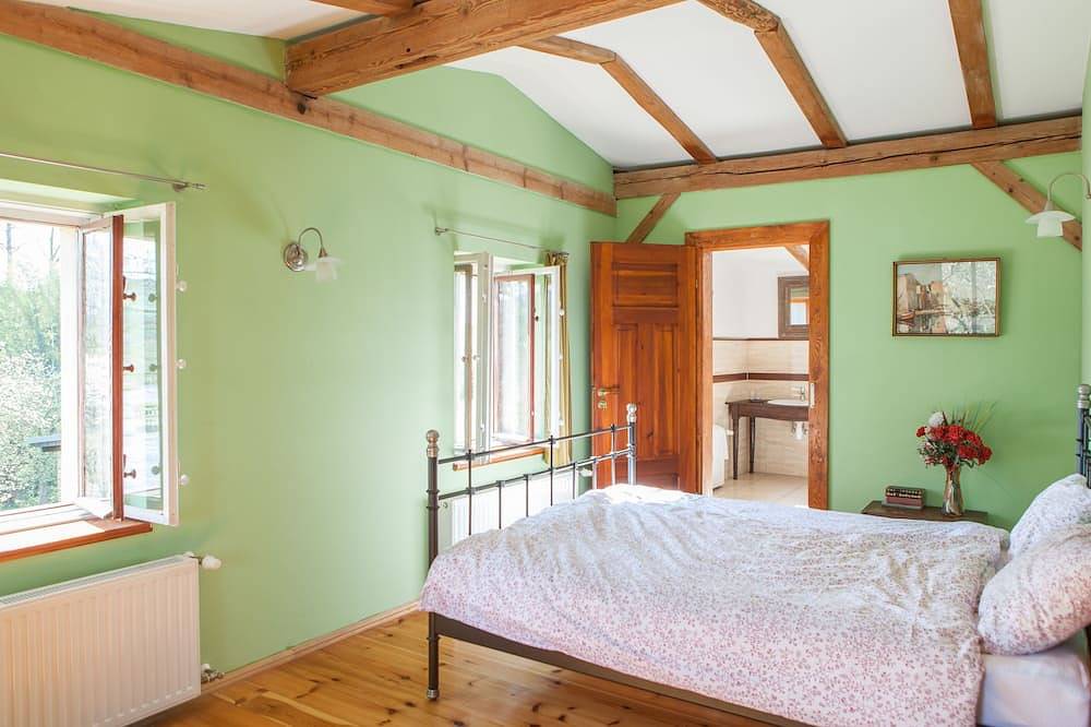 Historic holiday home for families and groups\nwith garden and play barn. in Janowice Wielkie, Sudeten (Poland)