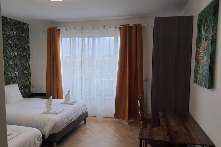 Ganze Wohnung, 1 Bedroom unit in front of Le Bourget Airport in Le Blanc-Mesnil, Seine-Saint-Denis