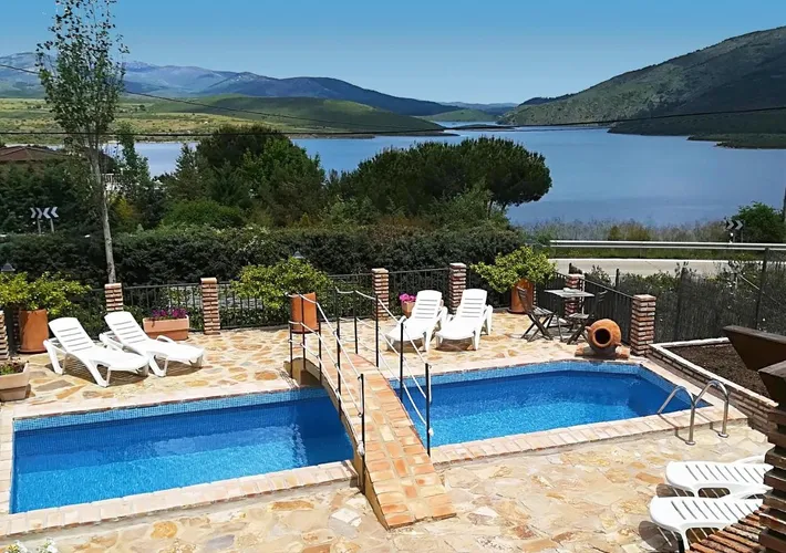 Casa rural para 2 personas, con terraza además de jardín y piscina - 1