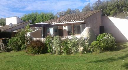 Gîte pour 5 personnes, avec terrasse ainsi que jardin et piscine en Corse