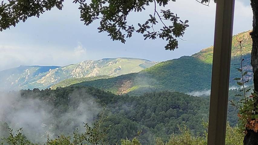 Location de vacances pour 4 personnes, avec jardin ainsi que vue et piscine à Chassiers