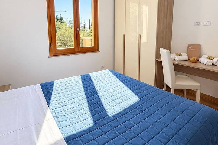 Ganze Wohnung, Dreizimmerwohnung mit zwei Balkonen und Blick auf den Gardasee in Torri del Benaco, Gardasee-Berge