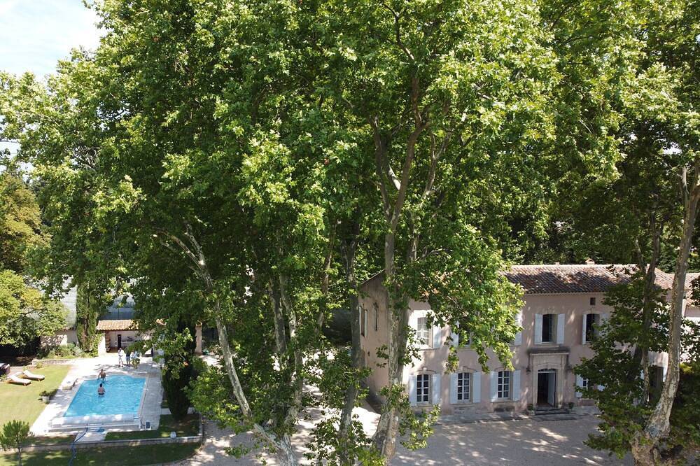 Superbe Mas/Bastide Xviii Provençal, authenticité  Calme magnifique vue Alpilles in Sénas, Région d'Arles