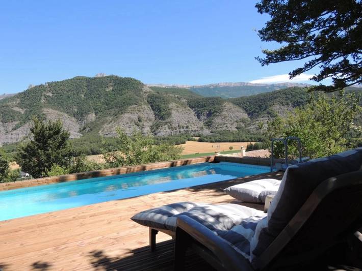 Maison de vacances pour 4 personnes, avec Terrasse ainsi que Jardin et Piscine dans les Alpes-de-Haute-Provence