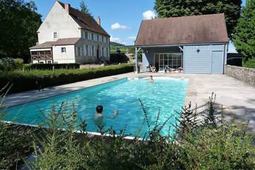 Cottage pour 19 personnes, avec jardin et terrasse, animaux acceptés à Santenay