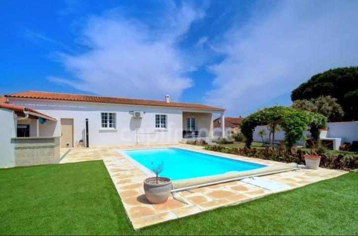 Location de vacances pour 2 personnes, avec Balcon et Terrasse ainsi que Jardin et Piscine à Fos-sur-Mer