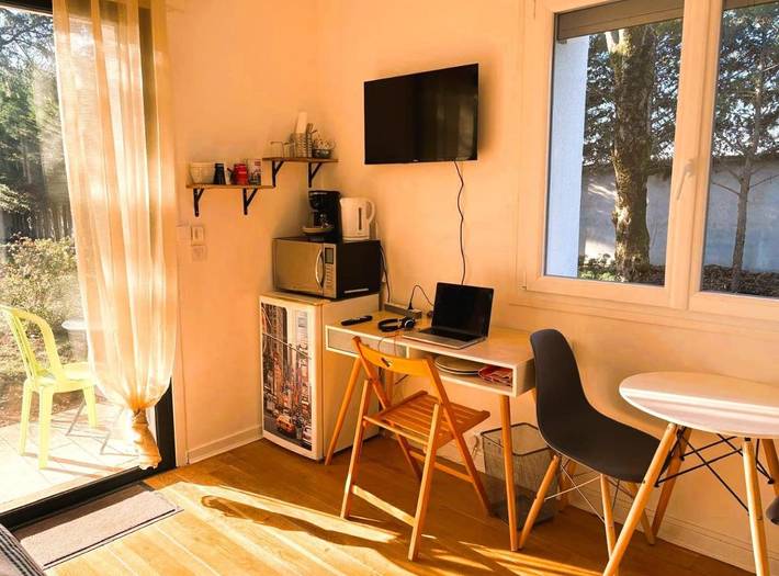 Gîte pour 2 personnes, avec jardin et piscine à Irigny - 4