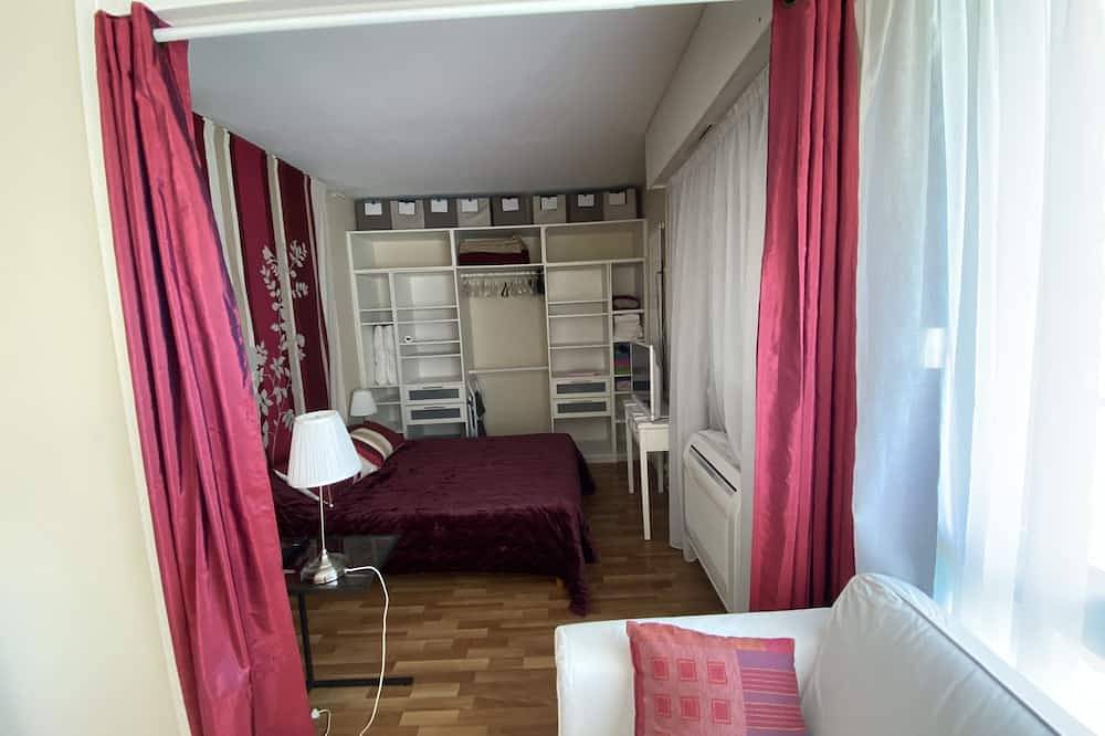 Appartement entier, Studio raffiné en coeur de ville pour des vacances à deux et visiter L'Aquitane in Mérignac, Région de Bordeaux