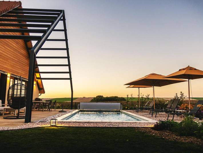 Location de vacances pour 6 personnes, avec sauna et vue ainsi que piscine et jardin à Laubressel - 4