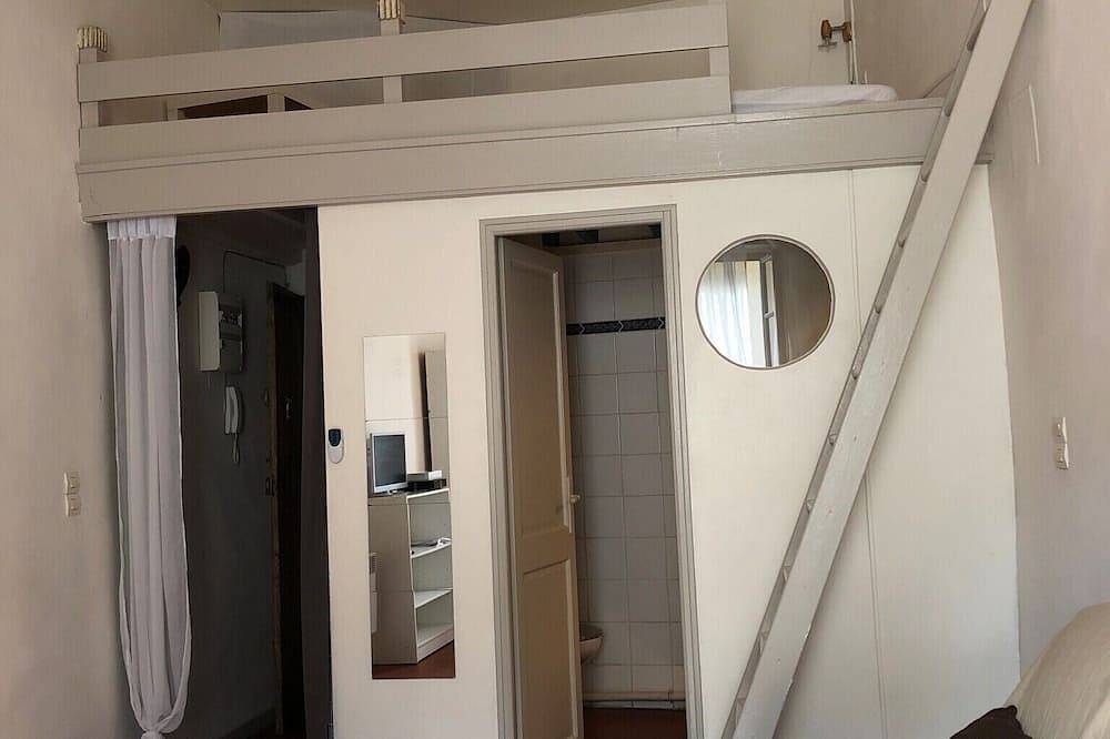 Appartement entier, 20 m Arênes de Nîmes Large studio / mezzanine in Nîmes, Région de Nîmes