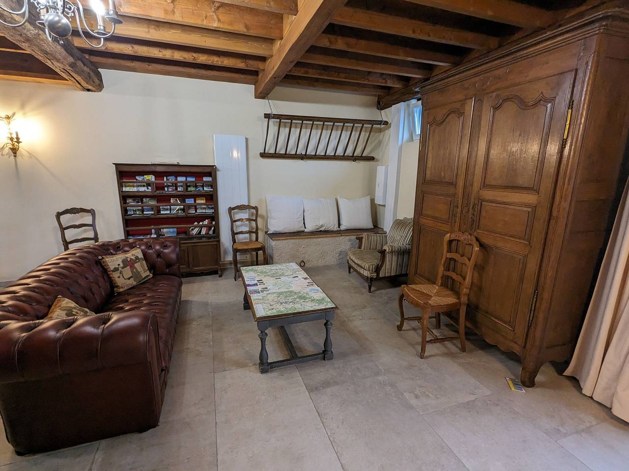 Gîte chaleureux avec jardin, accueil chevaux, proche Loire à Vélo et sites historiques in Sigloy, Vallée de la Loire