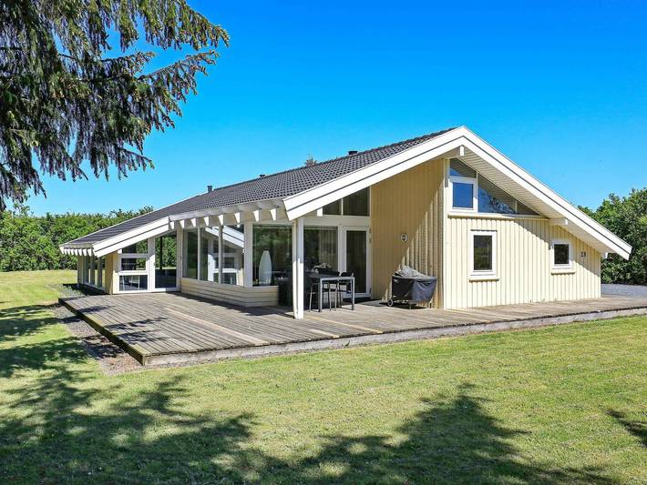 Feriehus for 10 personer, Jacuzzi og Terrasse i tillegg til Badebasseng og Sauna i Lønstrup