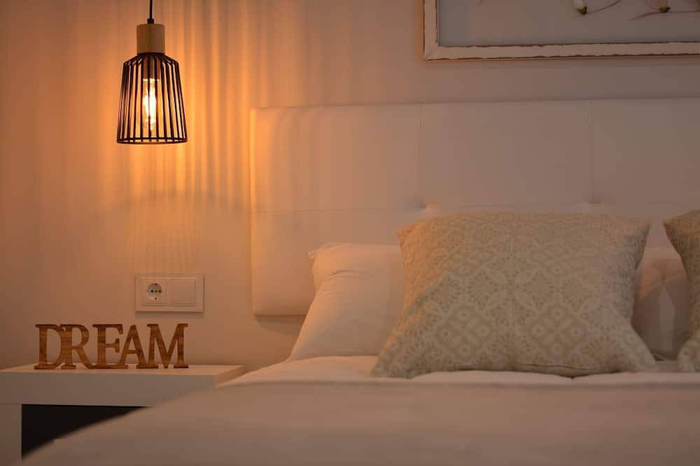 Appartement entier, Appartement spacieux rénové dans un style moderne, situé dans la Pza. Ourense majeur in Orense, Orense Région