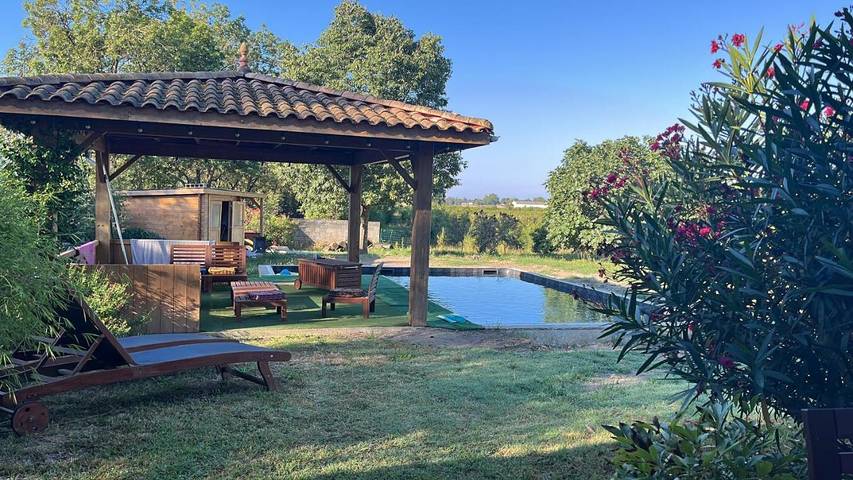 Gîte pour 2 personnes, avec vue et jardin à Saint-Michel-de-Fronsac
