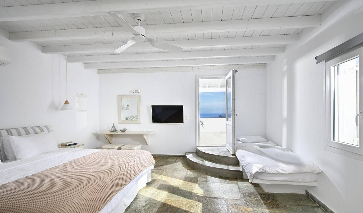 Entire studio, Studio Apartment 'Vlia Mar Myconian Residence 38' with Sea View, Wi-Fi and Air Conditioning in Mykonos