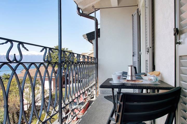 Gîte pour 4 personnes, avec vue sur le lac et balcon, animaux acceptés à Laveno-Mombello - 2