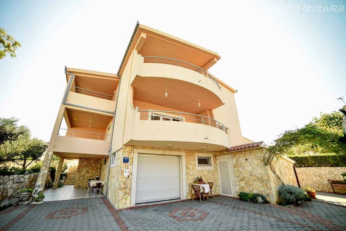 Hel semesterlägenhet, Holiday apartment with air conditioning and balcony with sea view  in Kanica, Razanj