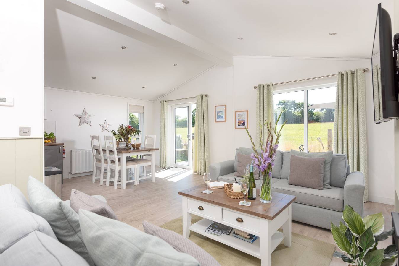 Periwinkle Lodge, 3 Roadford Lake Lodges in Broadwoodwidger, Devon
