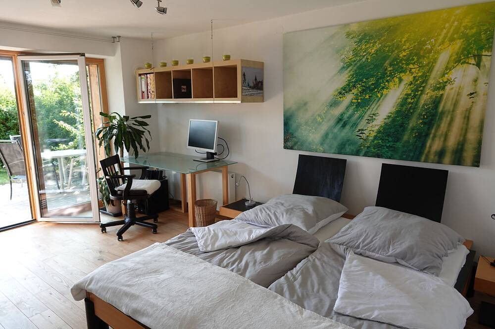 Ganze Wohnung, Ferienwohnung am Atelier Simon , ruhige sonnige Sw-Terassenwohnung (67qm) in Pähl, Ammersee