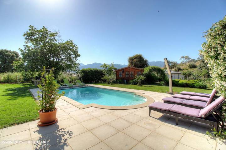 Gîte pour 4 personnes, avec Terrasse et Jardin ainsi que Piscine et Vue à Bastelicaccia