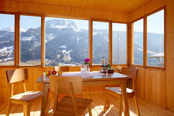Ferienhaus für 6 Personen, mit Balkon und Terrasse sowie Garten in Vorderhindelang