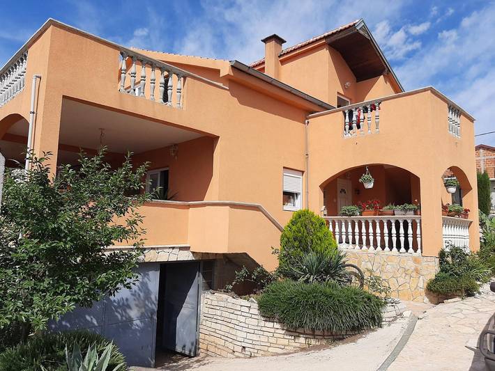 Ferienwohnung für 4 Personen, mit Meerblick und Garten, mit Haustier in Obrovac