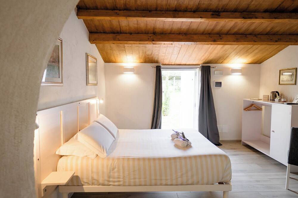 Podere 109-Biowine: Exclusive Villa with Hot Tub in the Tuscan Maremma in Grosseto, Parc naturel de la Maremma