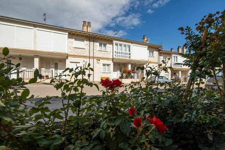Casa de vacaciones para 8 personas, con jardín y balcón en Alfoz de Burgos - 4