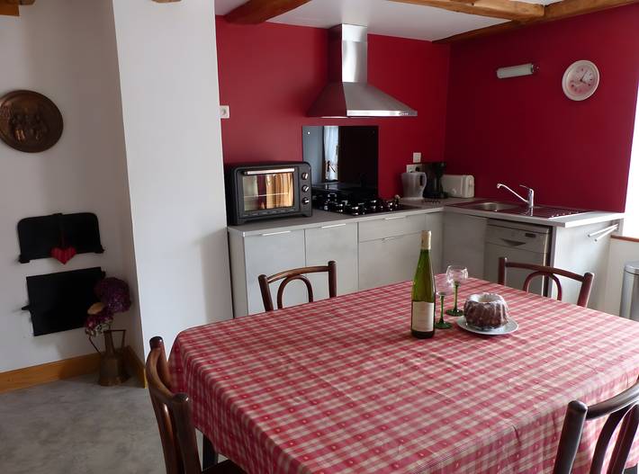 Cottage 'Gîte Sur Le Mont' with Mountain View, Private Terrace and Wi-Fi