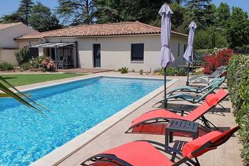 Gîte pour 6 personnes, avec jardin et terrasse à Aubignan