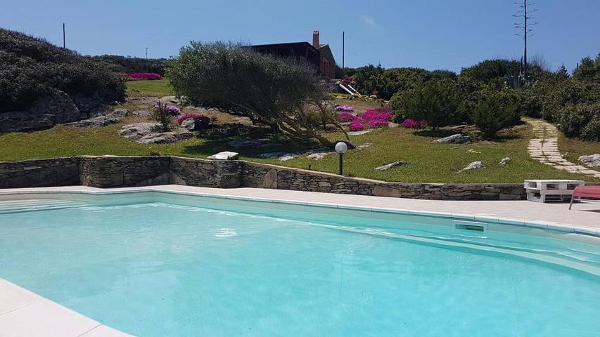 Location de vacances pour 7 personnes, avec piscine ainsi que jardin et vue à Sassari - 2