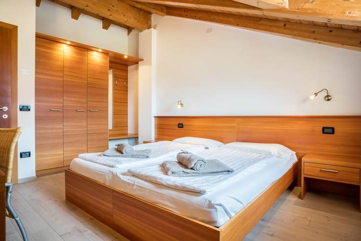 Appartamento intero, Appartamento 'Casa Batistei Mirtillo' con vista mare e Wi-Fi in Molveno, Dolomiti di Brenta